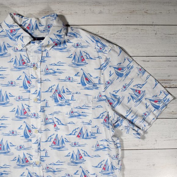 Vineyard Vines Other - Vineyard Vines Short Sleeve Murray Shirt - White with Blue Sailboats - Medium